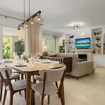 Vivi Homes -villa Alpetona Private Pool, Garden & Terrace Villa