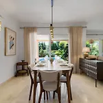 Vivi Homes -villa Alpetona Private Pool, Garden & Terrace Villa *