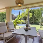 Vivi Homes -villa Alpetona Private Pool, Garden & Terrace Villa *