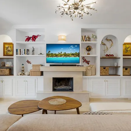 Vivi Homes -villa Alpetona Private Pool, Garden & Terrace