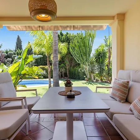 Vivi Homes -villa Alpetona Private Pool, Garden & Terrace 别墅 *