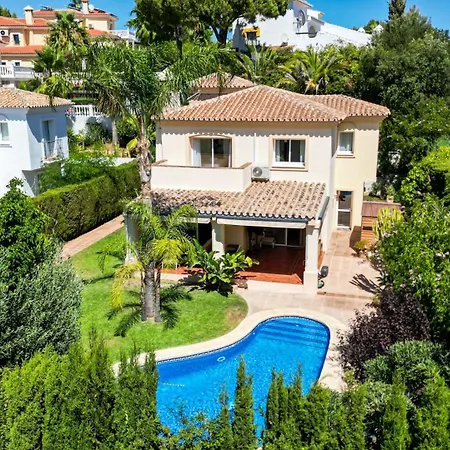 Vivi Homes -villa Alpetona Private Pool, Garden & Terrace Villa