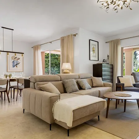 Vivi Homes -villa Alpetona Private Pool, Garden & Terrace 别墅 *