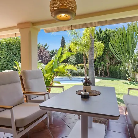 Vivi Homes -villa Alpetona Private Pool, Garden & Terrace 别墅 Sitio de Calahonda