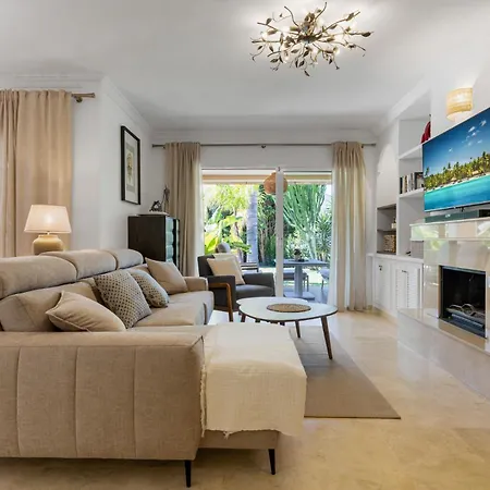 别墅 Vivi Homes -villa Alpetona Private Pool, Garden & Terrace *
