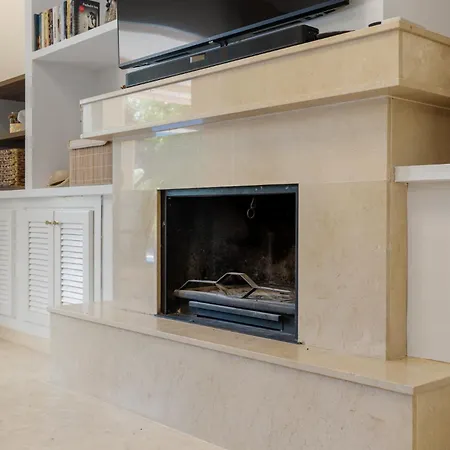 Vivi Homes -villa Alpetona Private Pool, Garden & Terrace 别墅 *