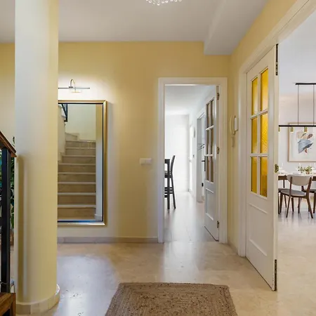 Vivi Homes -villa Alpetona Private Pool, Garden & Terrace *