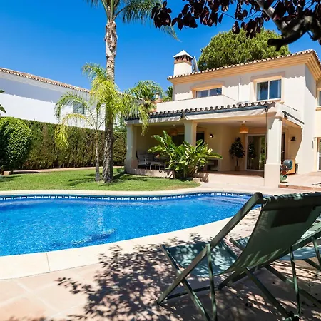Vivi Homes -villa Alpetona Private Pool, Garden & Terrace 别墅 Sitio de Calahonda