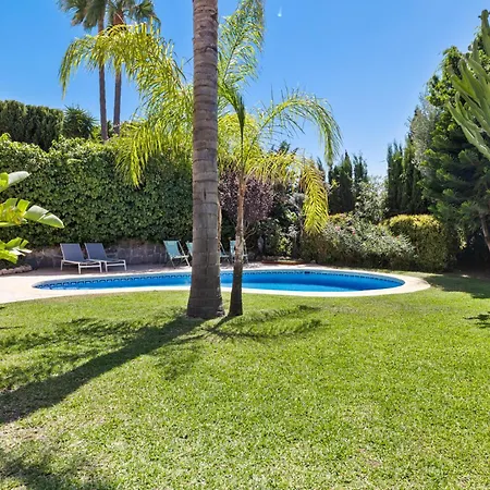 Vivi Homes -villa Alpetona Private Pool, Garden & 别墅 Sitio de Calahonda