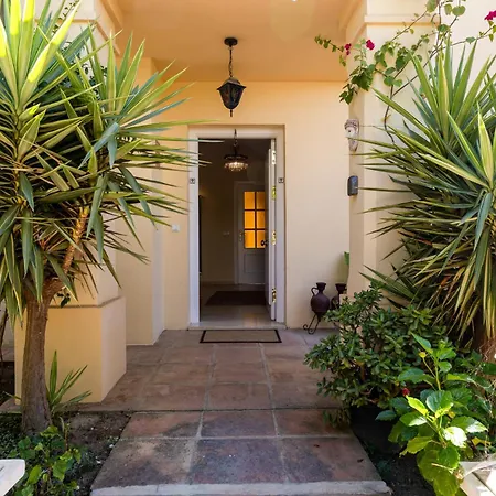 别墅 Vivi Homes -villa Alpetona Private Pool, Garden &