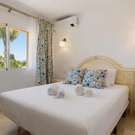 别墅 Vivi Homes -villa Alpetona Private Pool, Garden & Terrace Sitio de Calahonda