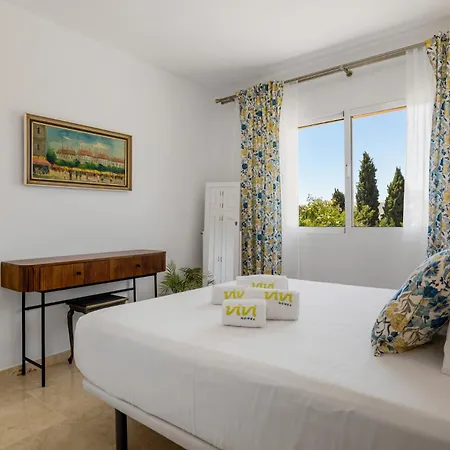 Vivi Homes -villa Alpetona Private Pool, Garden & Terrace 别墅