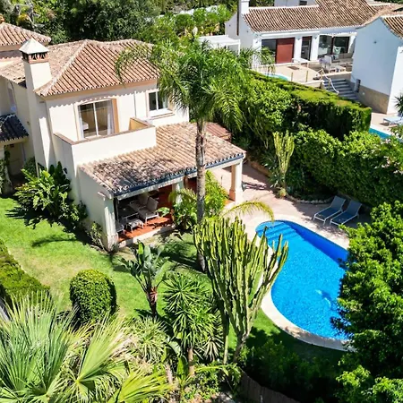 Vivi Homes -villa Alpetona Private Pool, Garden & Terrace 别墅 *
