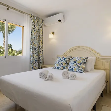 Vivi Homes -villa Alpetona Private Pool, Garden & Terrace 别墅