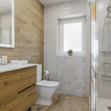 Vivi Homes -villa Alpetona Private Pool, Garden & Terrace 别墅